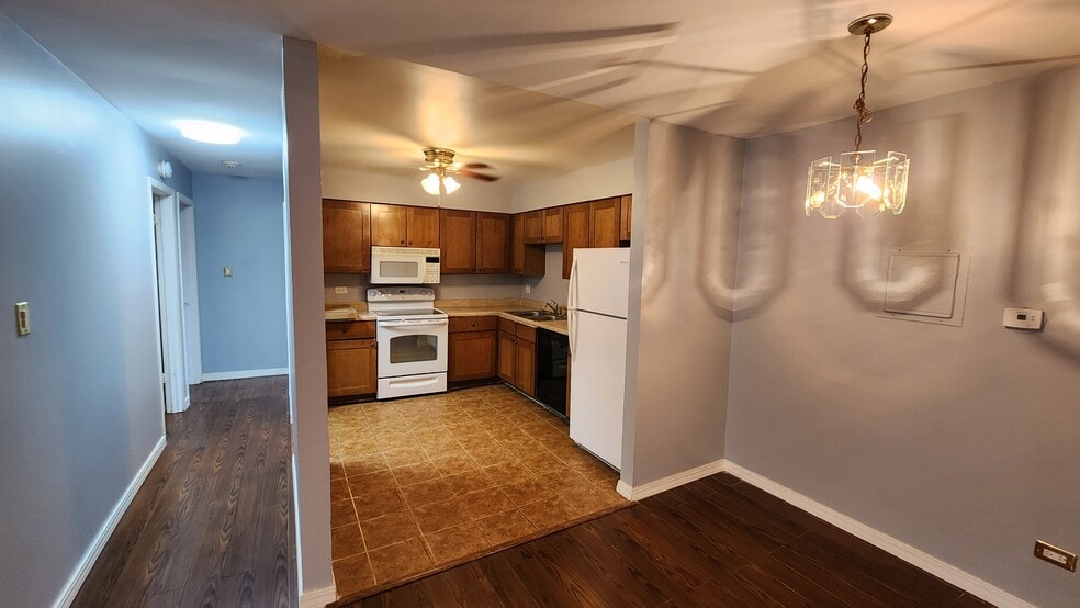 Kitchen - 121 W Elk Trl
