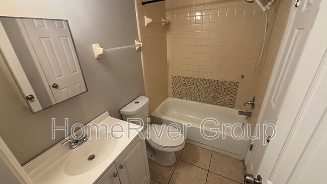 Building Photo - 3205 Bloomingdale Villas Ct