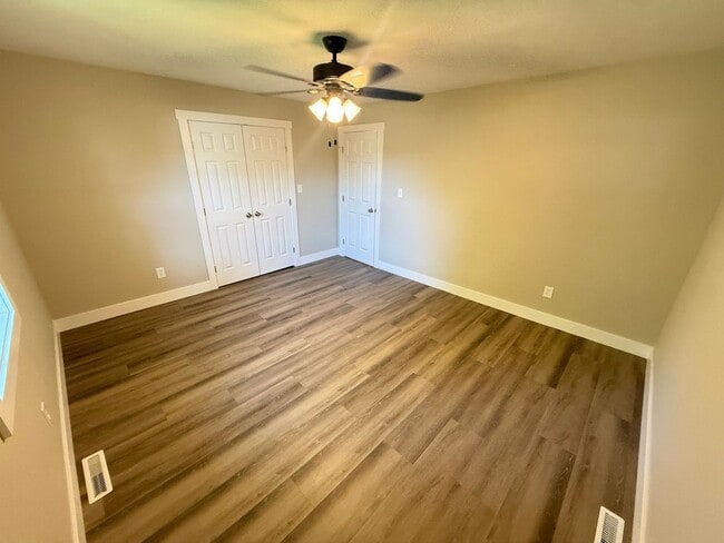 Building Photo - 4 bed 2 Bath Ozark, MO