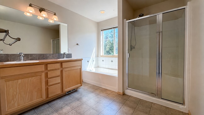 Building Photo - Beautifully Updated 3 Bedroom + Loft Home with New A/C