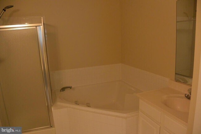 Building Photo - 5302 Chieftain Cir