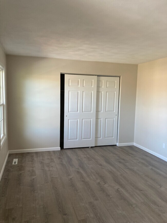 Building Photo - 707 Plankway Dr
