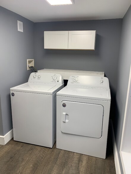 Building Photo - 7 S Canal St