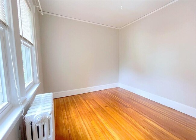Building Photo - 306 Soundview Ave