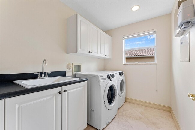 Building Photo - 8882 Hidden Acres Dr