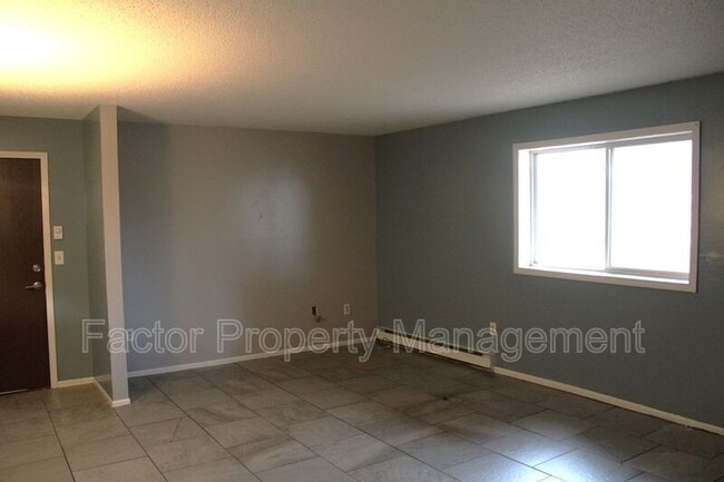 Building Photo - 418 Allan Ave