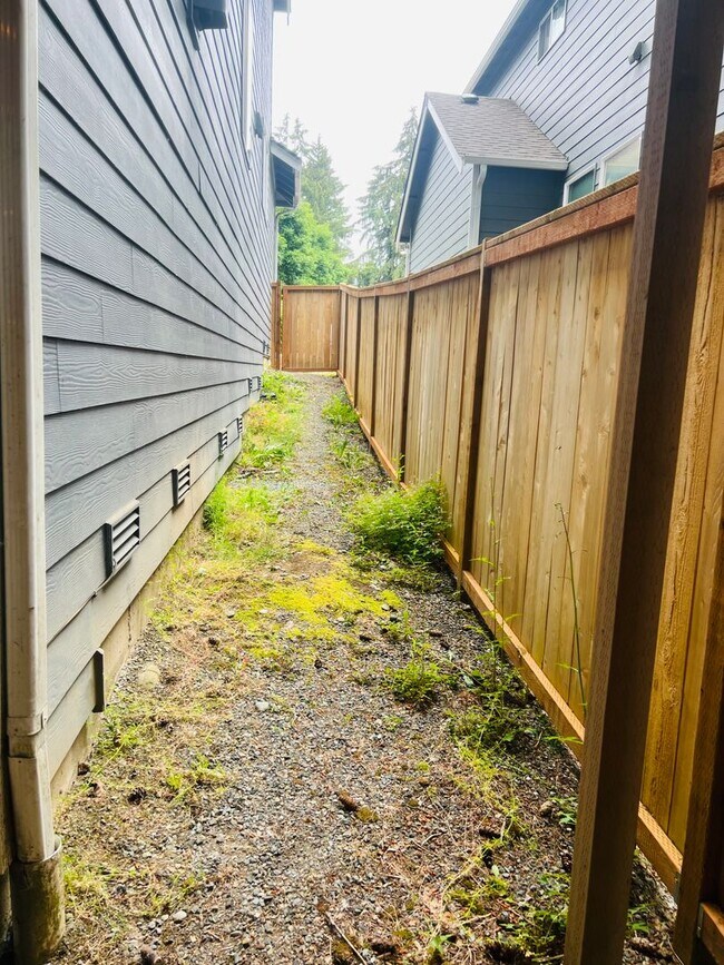 Building Photo - Must See! Beautiful 3bd/ + Bonus Rm/2.5 bath/ Primary Bed on Main/ /Heat Pump/Updated Features