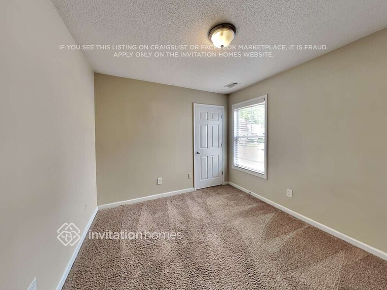 Building Photo - 3816 Pine Village Pl