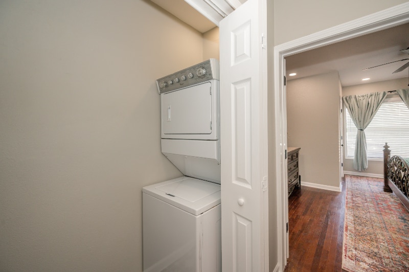 Building Photo - 611 W Houston St