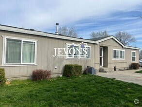 Building Photo - 4-bedroom single-family home with 1 fenced...