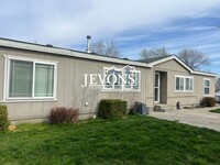 Building Photo - 4-bedroom single-family home with 1 fenced...