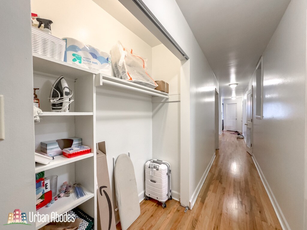 Building Photo - 6711 N Sheridan Rd