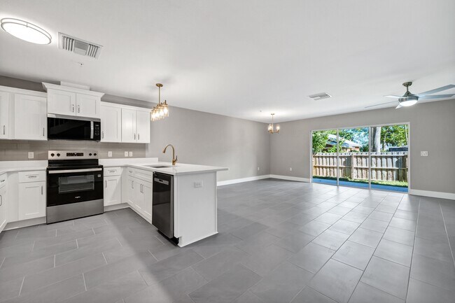 Building Photo - 37 SE 15th Terrace