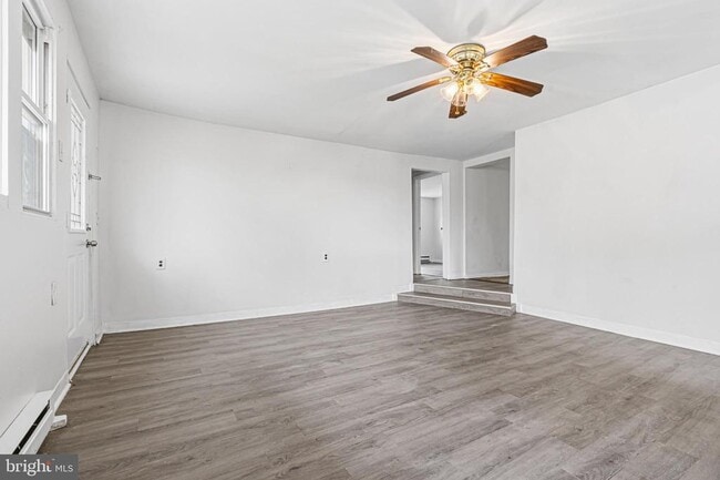 Building Photo - 1915 Rettman Ln