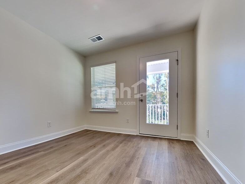 Building Photo - 1950 Weeping Cypress Dr