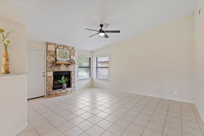 Building Photo - 609 Aspen Ln