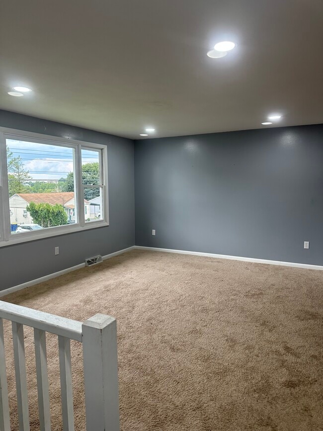 Building Photo - 1011 Hudson St