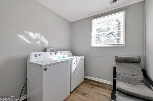 Building Photo - 444 Smyrna Powder Springs Rd SW