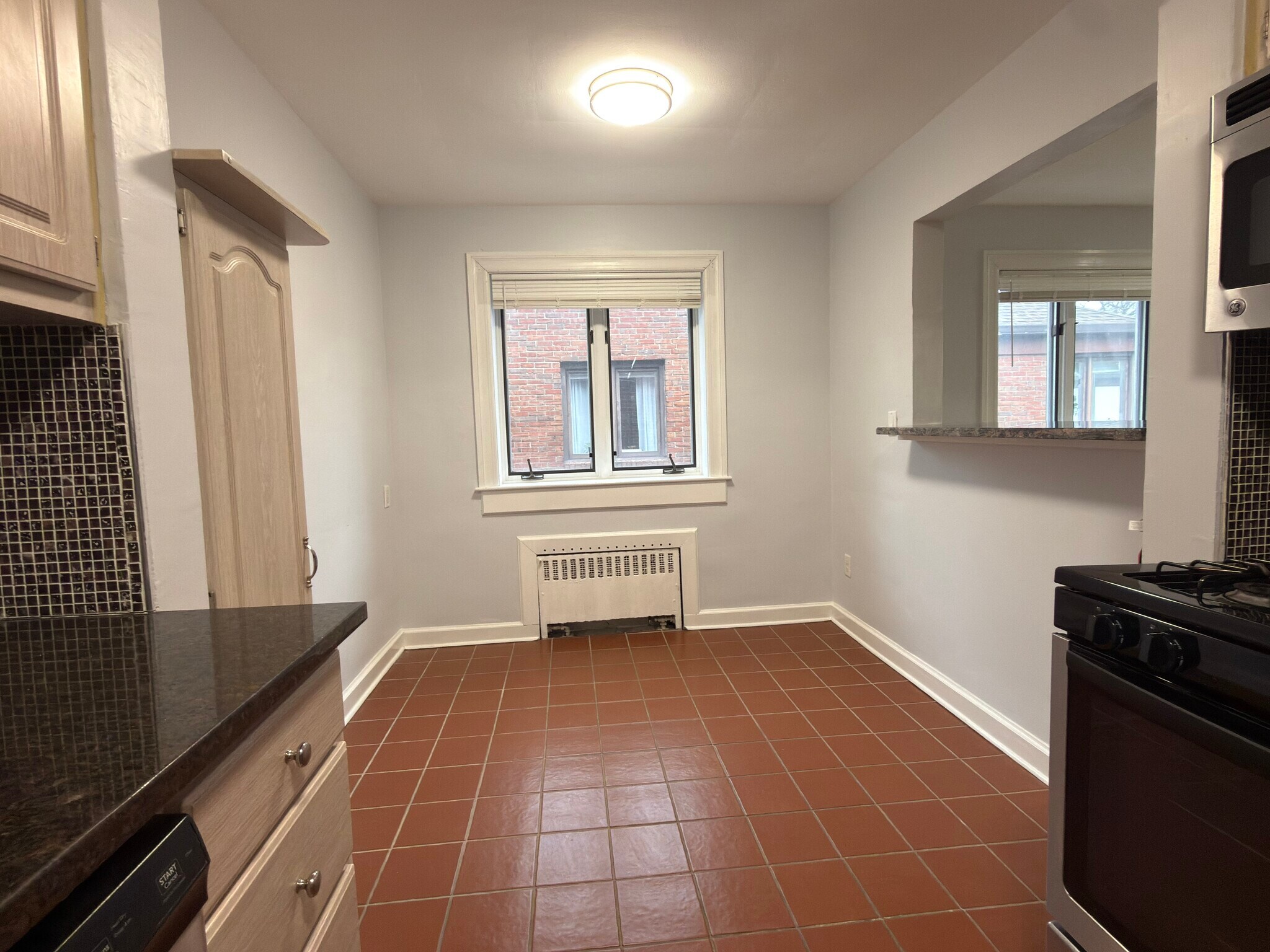 Eat-in-kitchen - 530 Broad Ave