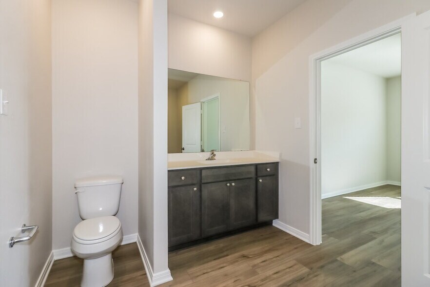 Building Photo - 420 Mystic Slopes Dr