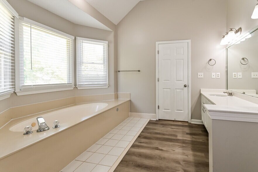 Building Photo - 1077 Cotton Row Cove