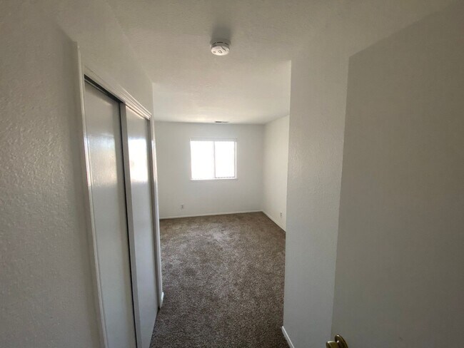 Building Photo - 5201 Sweetwater Dr NW