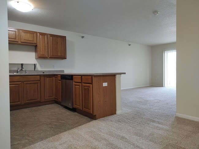 Building Photo - Diamond Valley Apartments