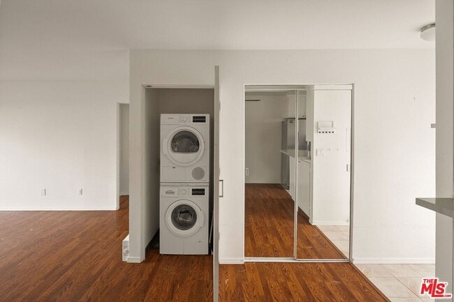 Building Photo - 834 6th St