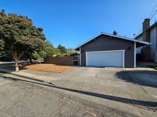 Building Photo - 2203 Gainsborough Ave
