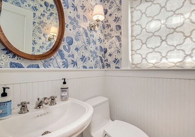 Building Photo - 3-Bed, 4-Bath Retreat in Chevy Chase!"