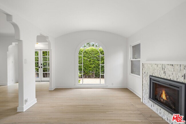 Building Photo - 435 Westmount Dr