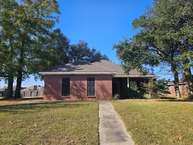 Building Photo - Stunning Executive Custom Built Home with Elite Appliances