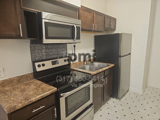 Building Photo - 1 W 28th St