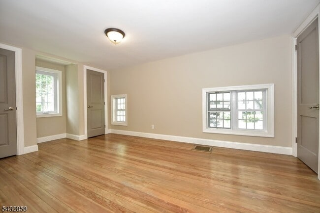 Building Photo - 6 Standish Ln