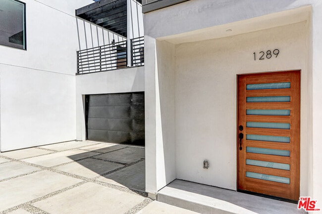 Building Photo - 1289 S Sycamore Ave
