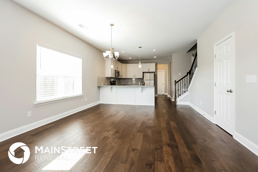 Building Photo - 608 Oakvale Ln