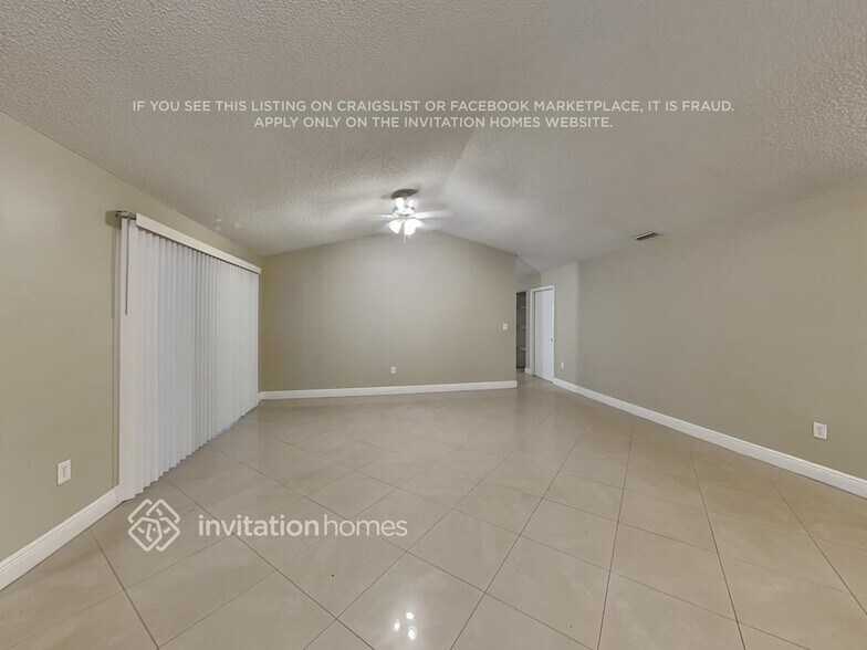 Building Photo - 10025 SW 139th Pl