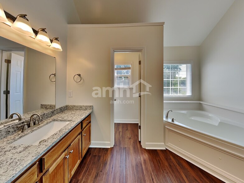 Building Photo - 3047 Romain Trail