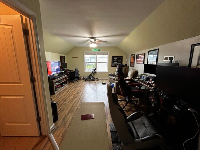 Building Photo - 2924 Seavista Ct