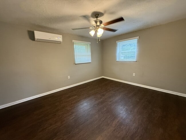 Building Photo - 15 Hollis St