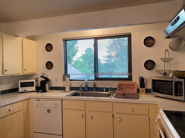 Building Photo - 3522 Smuggler Way