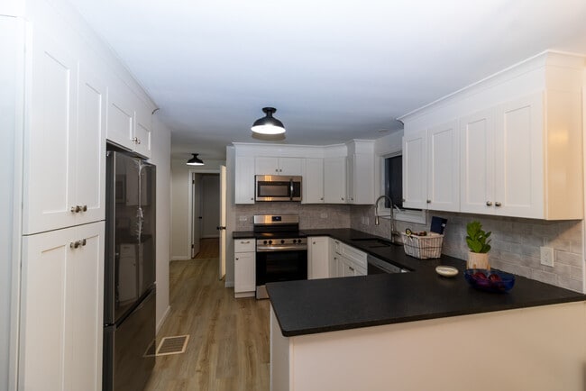 Building Photo - 149 Lakeside Blvd E