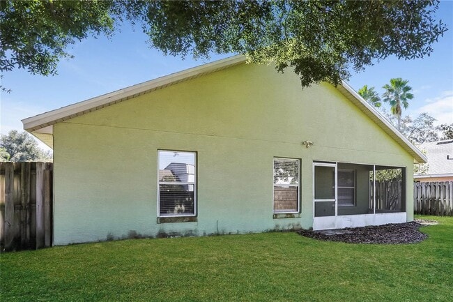 Building Photo - 917 Vassar Dr