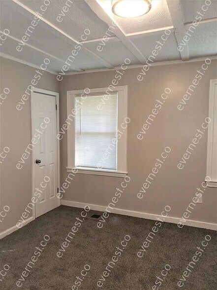 Building Photo - 729 McCluer Rd