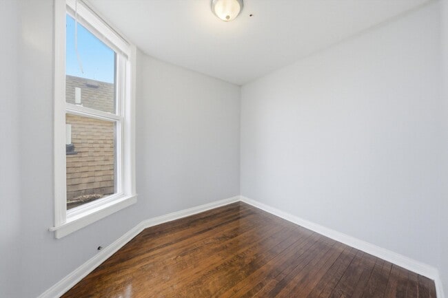 Building Photo - 7242 S May St