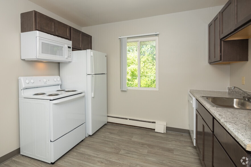 800 Square Feet Kitchen - Crestview Apartments Homes