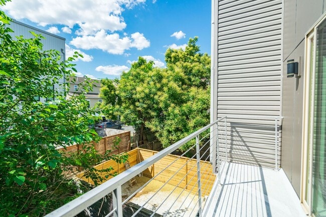 Building Photo - 1642 N Marshall St