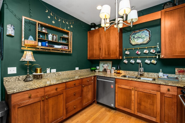 Building Photo - 5138 N Winchester Ave