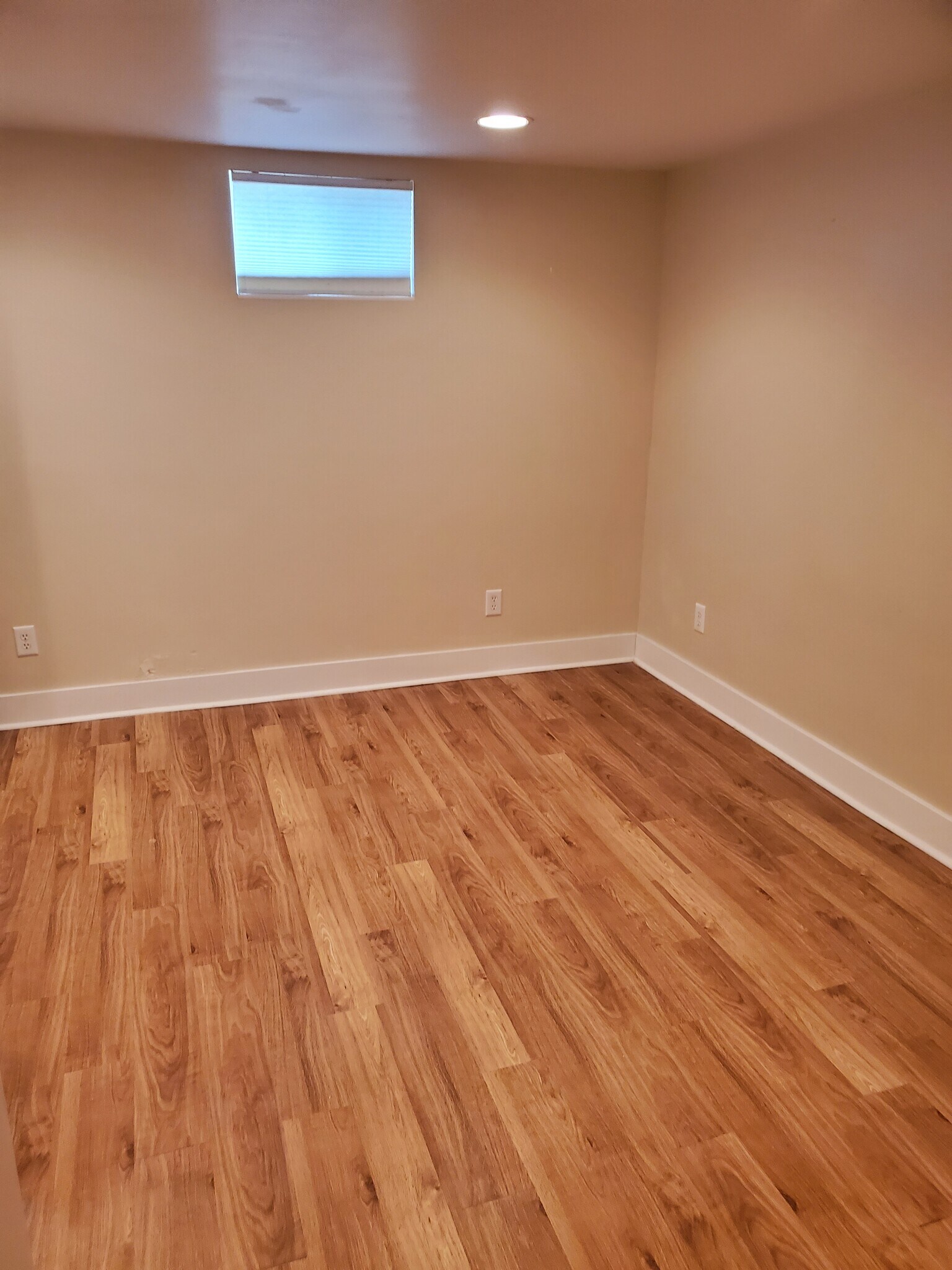 Building Photo - 1206 E 8th St