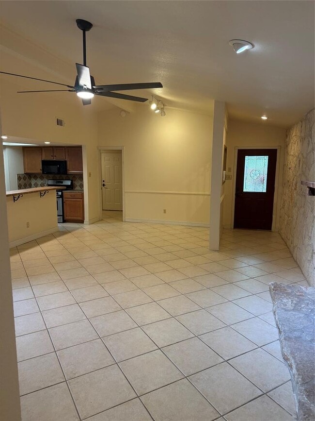 Building Photo - 8508 Mesa Dr